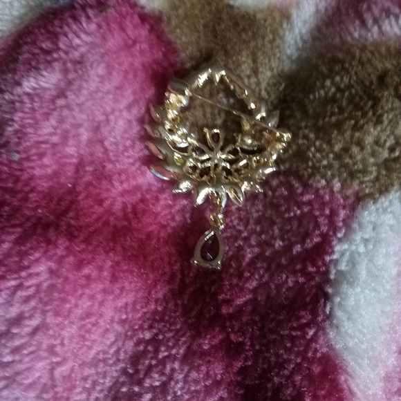 🌹pretty Special Gift, Elegant Red and Silver Brooch🌹 - Picture 2 of 3